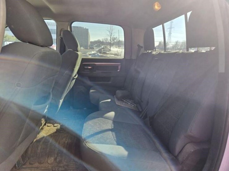 2018-dodge-2500-image-27