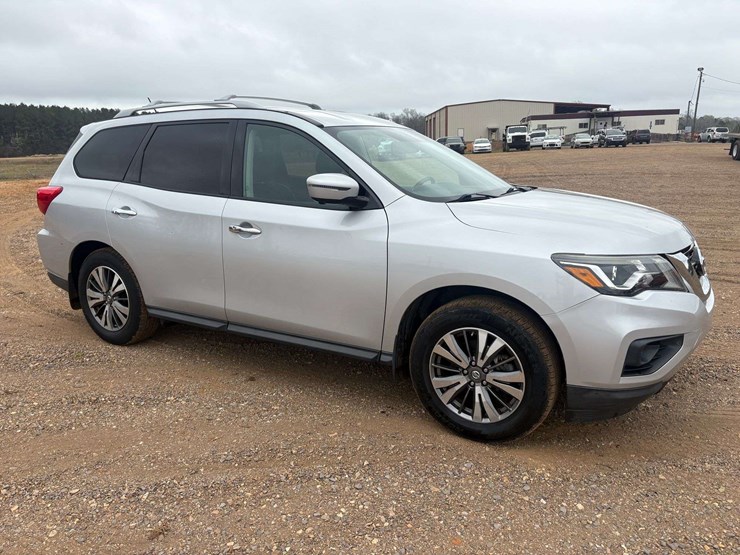 2017-nissan-pathfinder-image-4