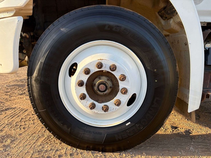 2018-hino-268a-image-7