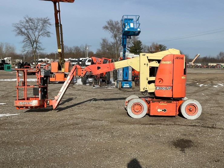 2000-jlg-e300ajp-image-2
