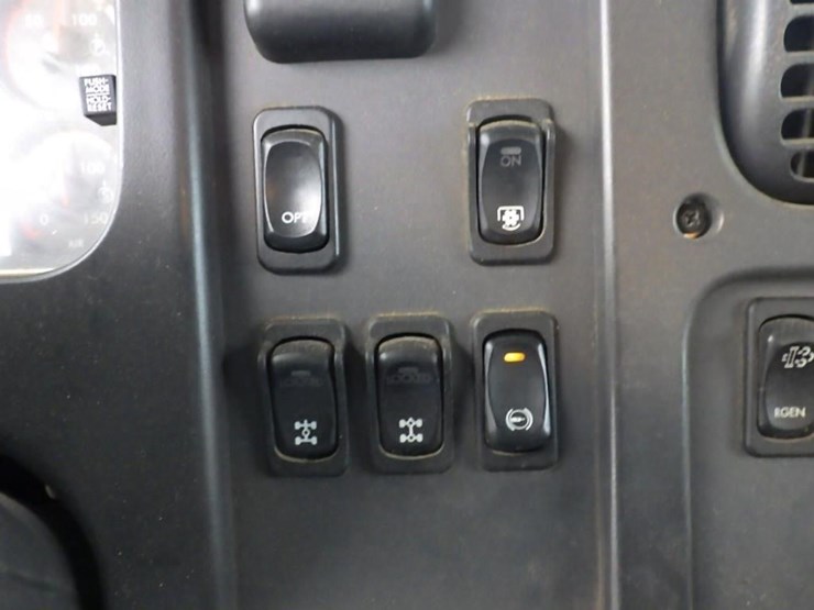 2016-freightliner-m2-15'-t/a-water-truck-image-37