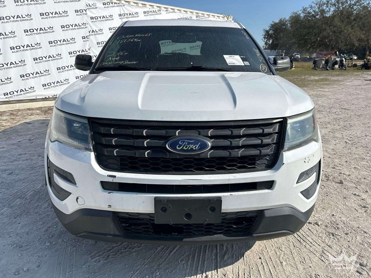 2016-ford-explorer-image-24