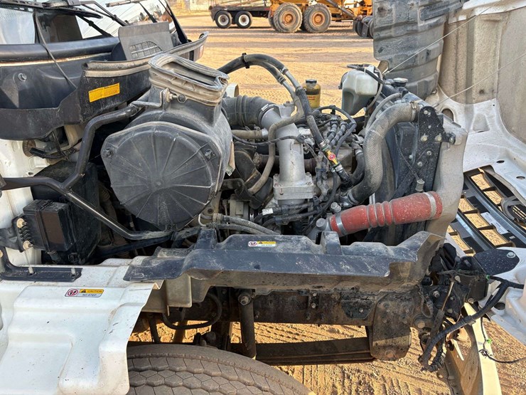 2018-hino-268a-image-40