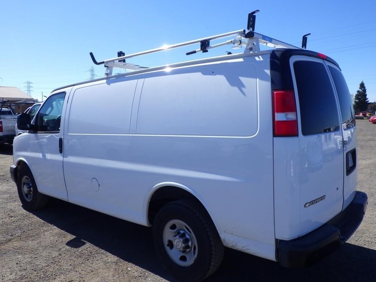 2017-chevrolet-express-2500-image-4