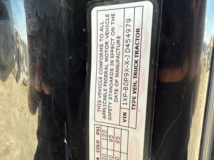 peterbilt-579-image-51