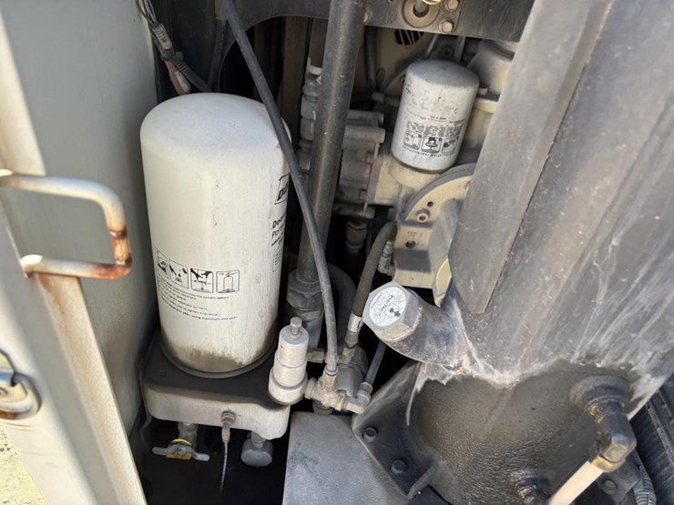 2011-ingersoll-rand-p185-image-16