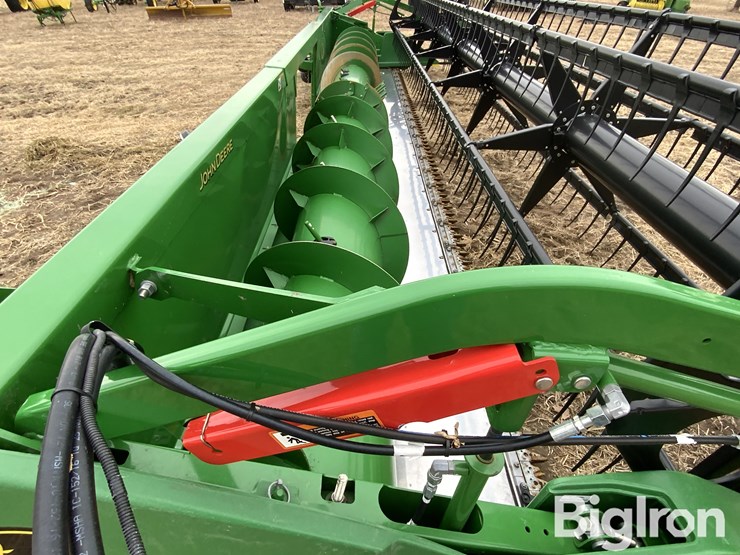 2024-john-deere-625f-image-19