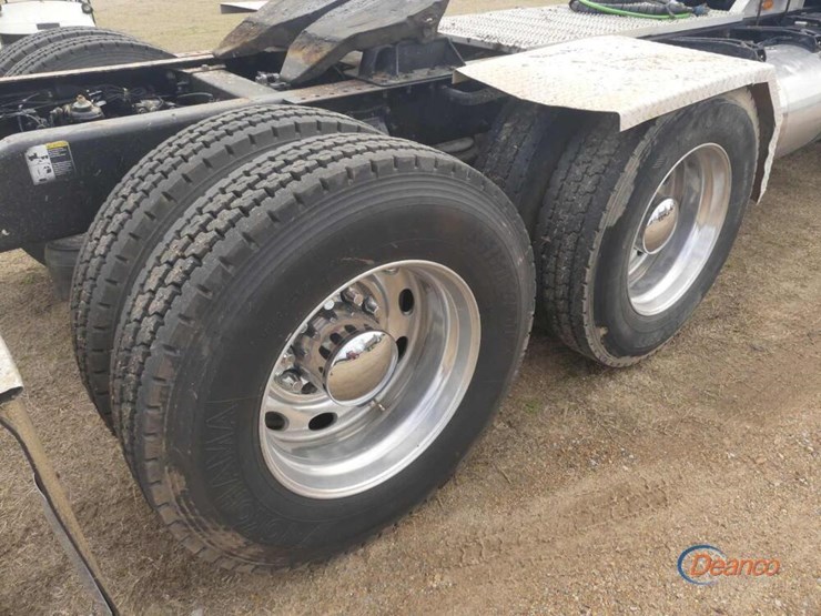 2019-peterbilt-389-image-8