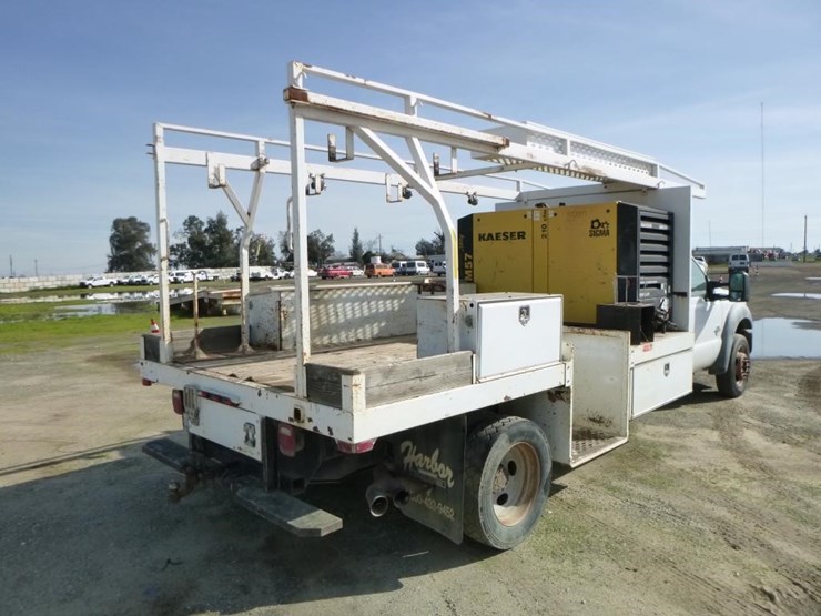 2011-ford-f550-image-3