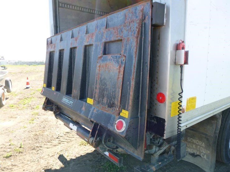 1995-international-4700-image-16