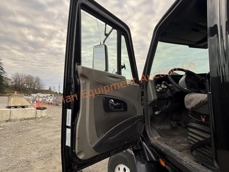 2017-international-prostar-image-70