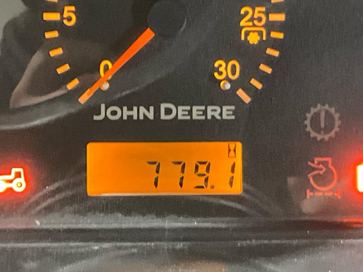 2010-john-deere-3520-image-62