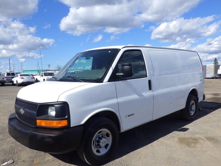 2005-chevrolet-express-2500-image-1