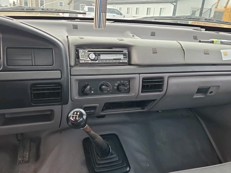 1995-ford-f150-xl-image-13