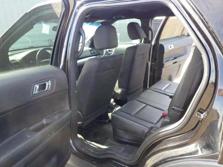 2016-ford-explorer-image-7