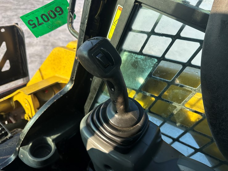 2018-caterpillar-236d-image-31