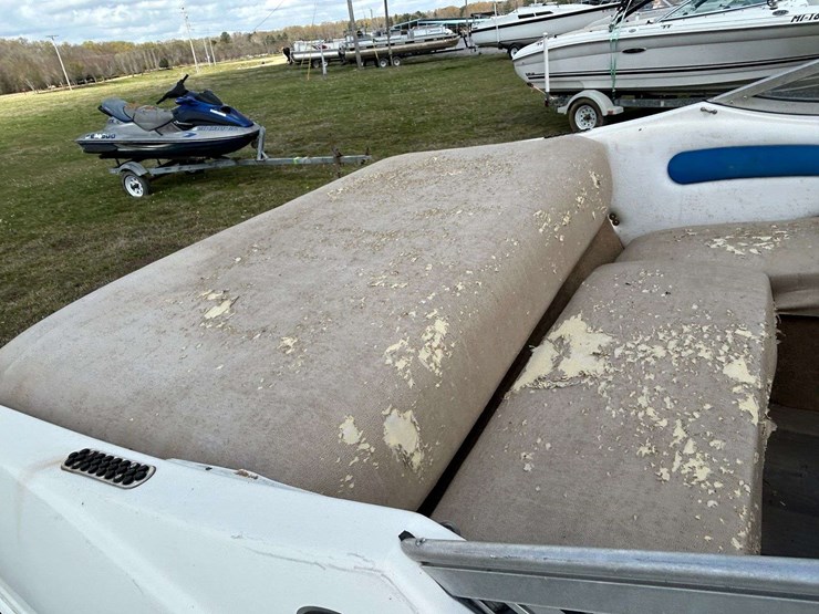 2007-stingray-180rx-ski-boat-image-12