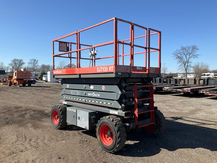 2015-skyjack-sj7135rt-image-2