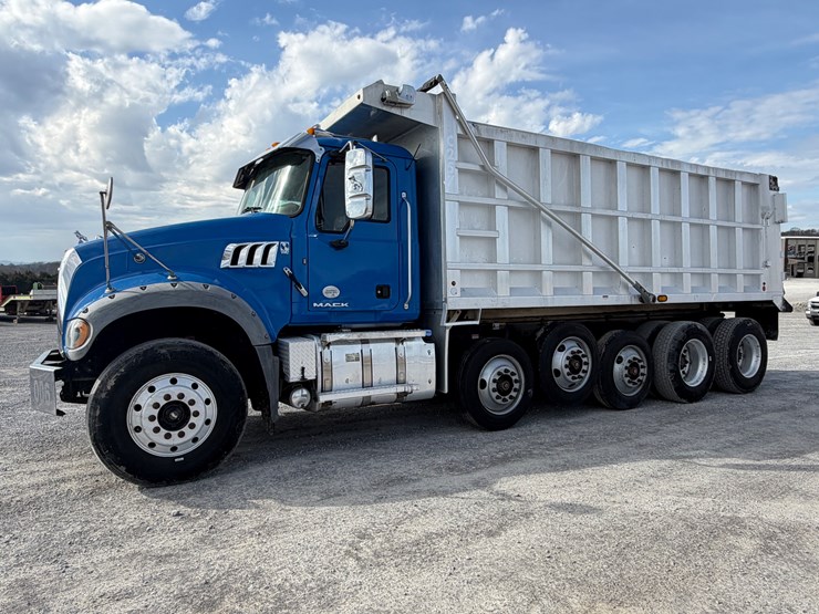 2017-mack-granite-gu713-image-51