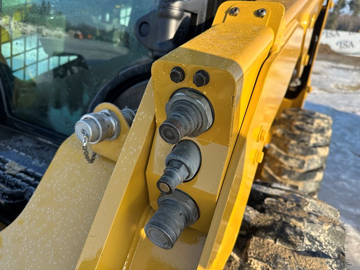 2018-caterpillar-236d-image-19