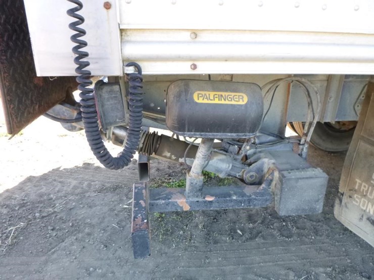 1995-international-4700-image-17