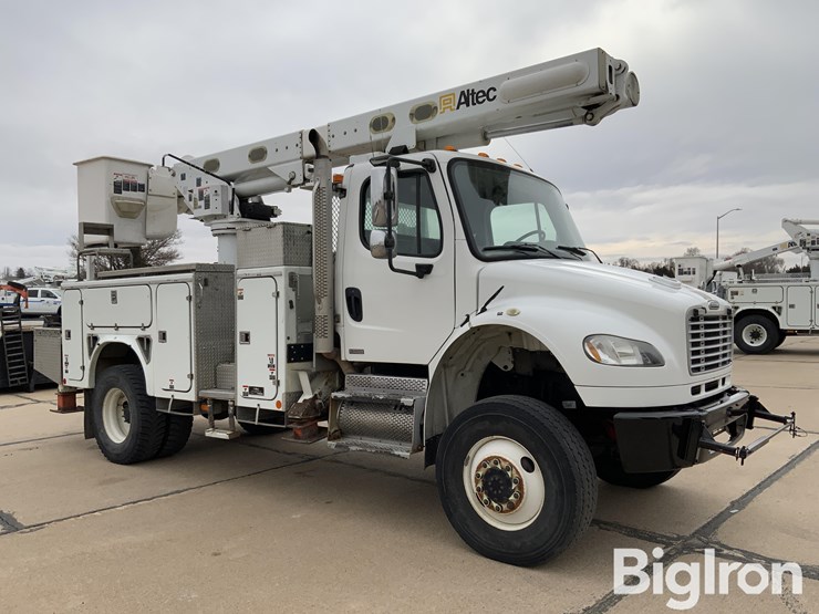 2009-freightliner-m2-106-image-3