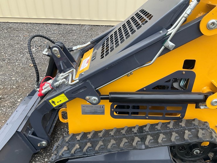 #1006-•-unused-2025-zjz-380-mini-skid-steer-loader-image-8