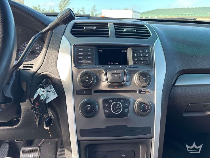 2015-ford-explorer-image-15