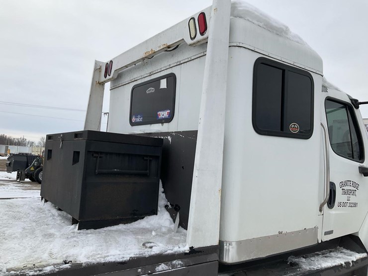 2005-freightliner-m2-106-image-48