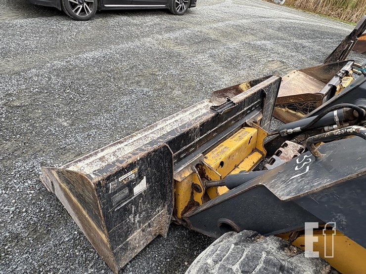 2015-deere-326e-image-2