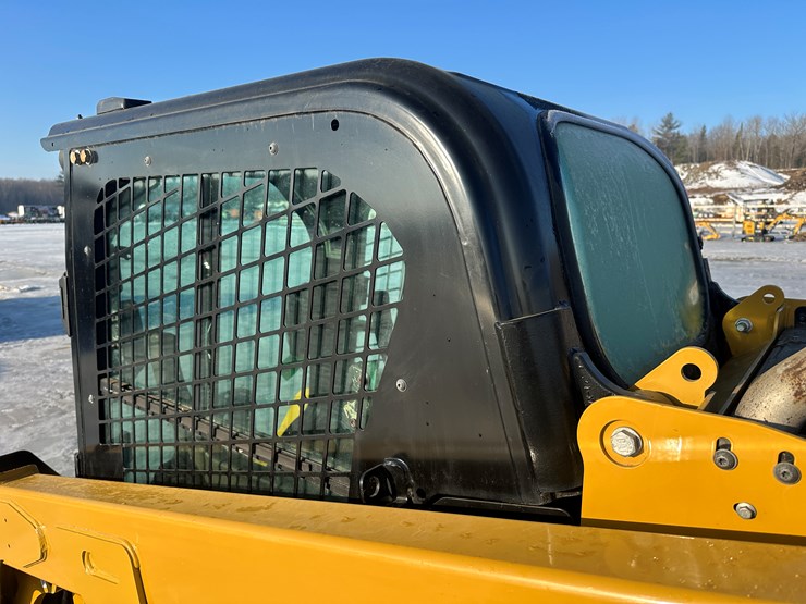 2018-caterpillar-236d-image-10