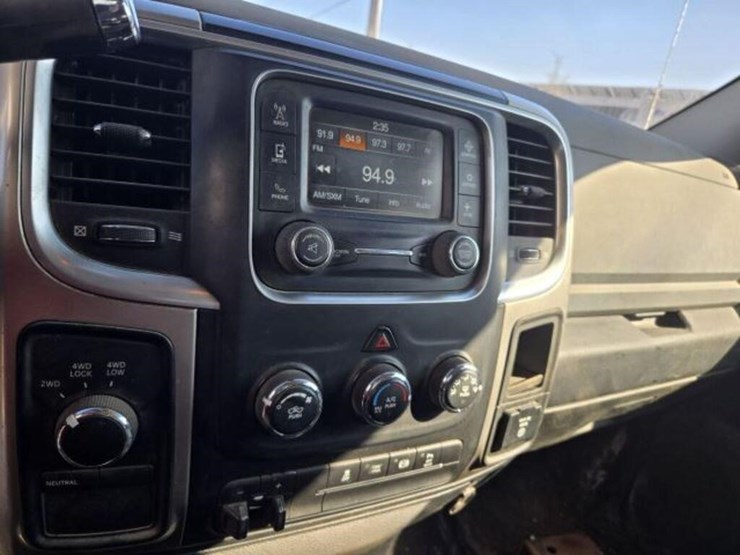 2018-dodge-2500-image-32