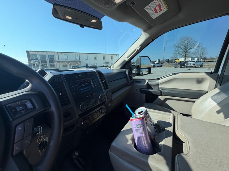 ford-f350-xl-image-19