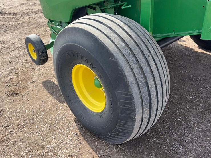 2020-john-deere-560m-image-23