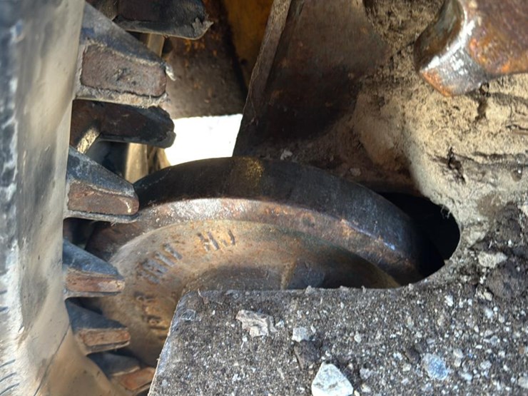 2011-new-holland-c238-image-21