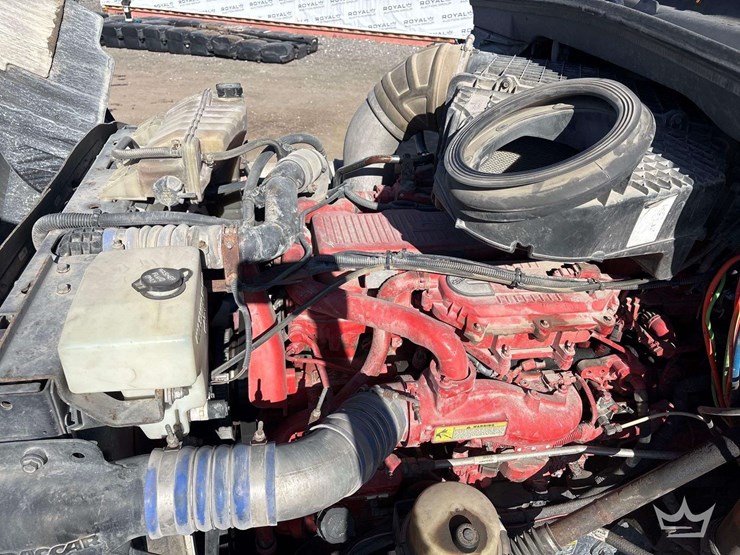 2016-peterbilt-579-image-12