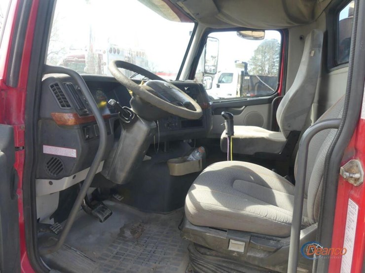 2004-volvo-truck-tractor,-s/n-4v4kc9gh04n352976:-t/a,-day-cab,-ve-d12-465-eng.,-eaton-10-sp.,-wet-kit,-11r24.5-tires,-487k-mi.-image-14