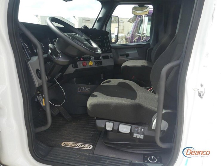 2025-freightliner-cascadia-116-image-12