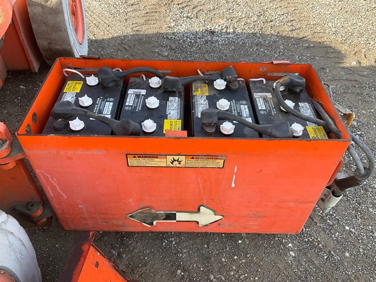 2000-jlg-e300ajp-image-50