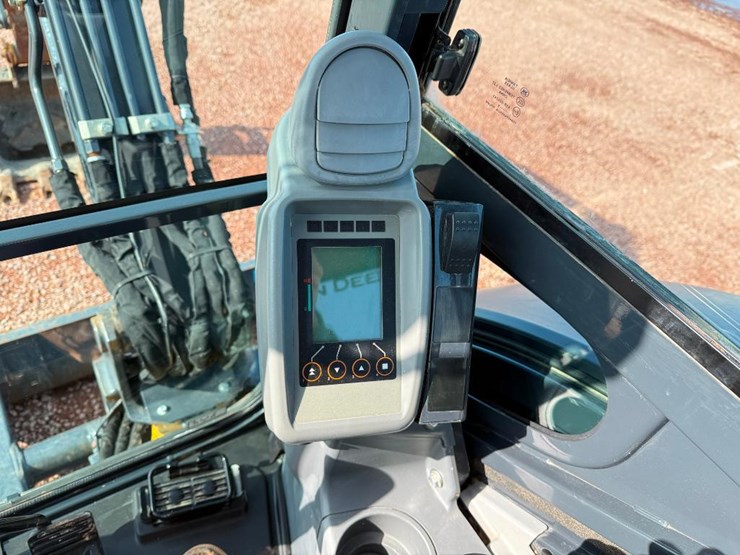 2021-deere-30g-image-51