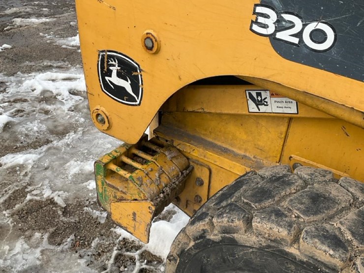 2004-john-deere-320-image-37