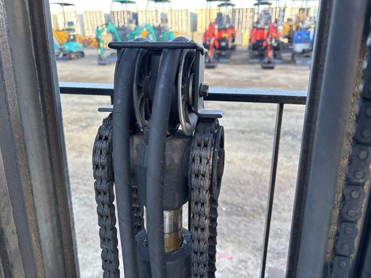 2004-toyota-7fgcu15-image-13