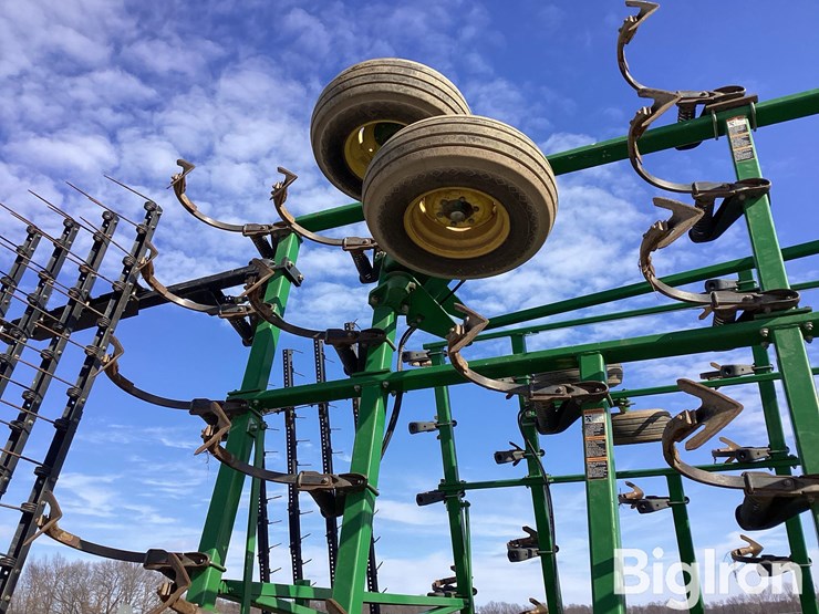 2012-john-deere-2210l-image-19