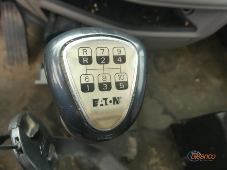 2016-peterbilt-579-image-21