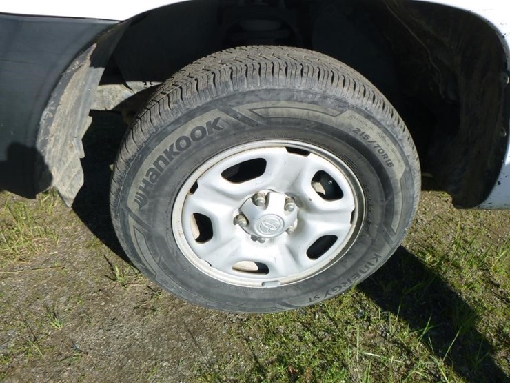 2014-toyota-tacoma-image-18