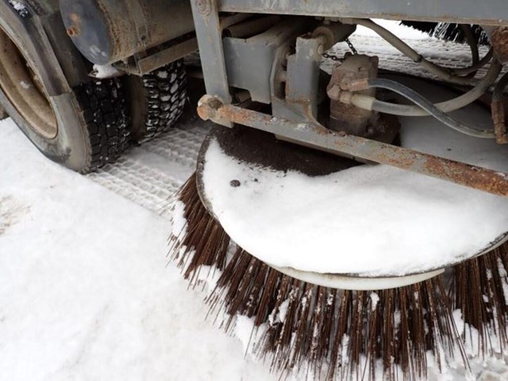 2004-gmc-t7500-image-50