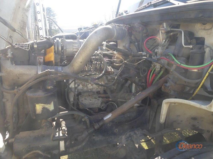 1999-freightliner-fl70-image-7