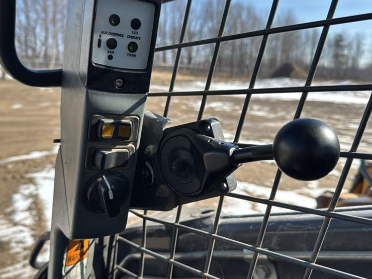 2011-new-holland-c238-image-30