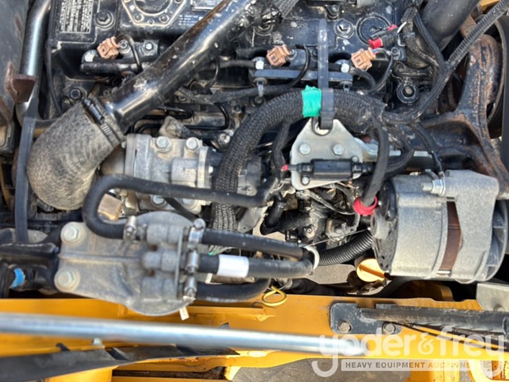 2019-deere-310l-image-36