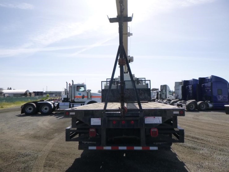 2000-freightliner-fl70-image-8